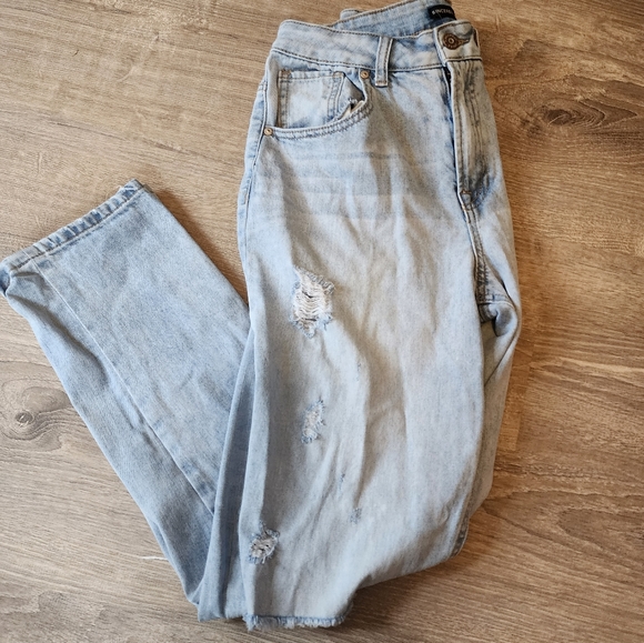 Light Jean - Picture 1 of 4